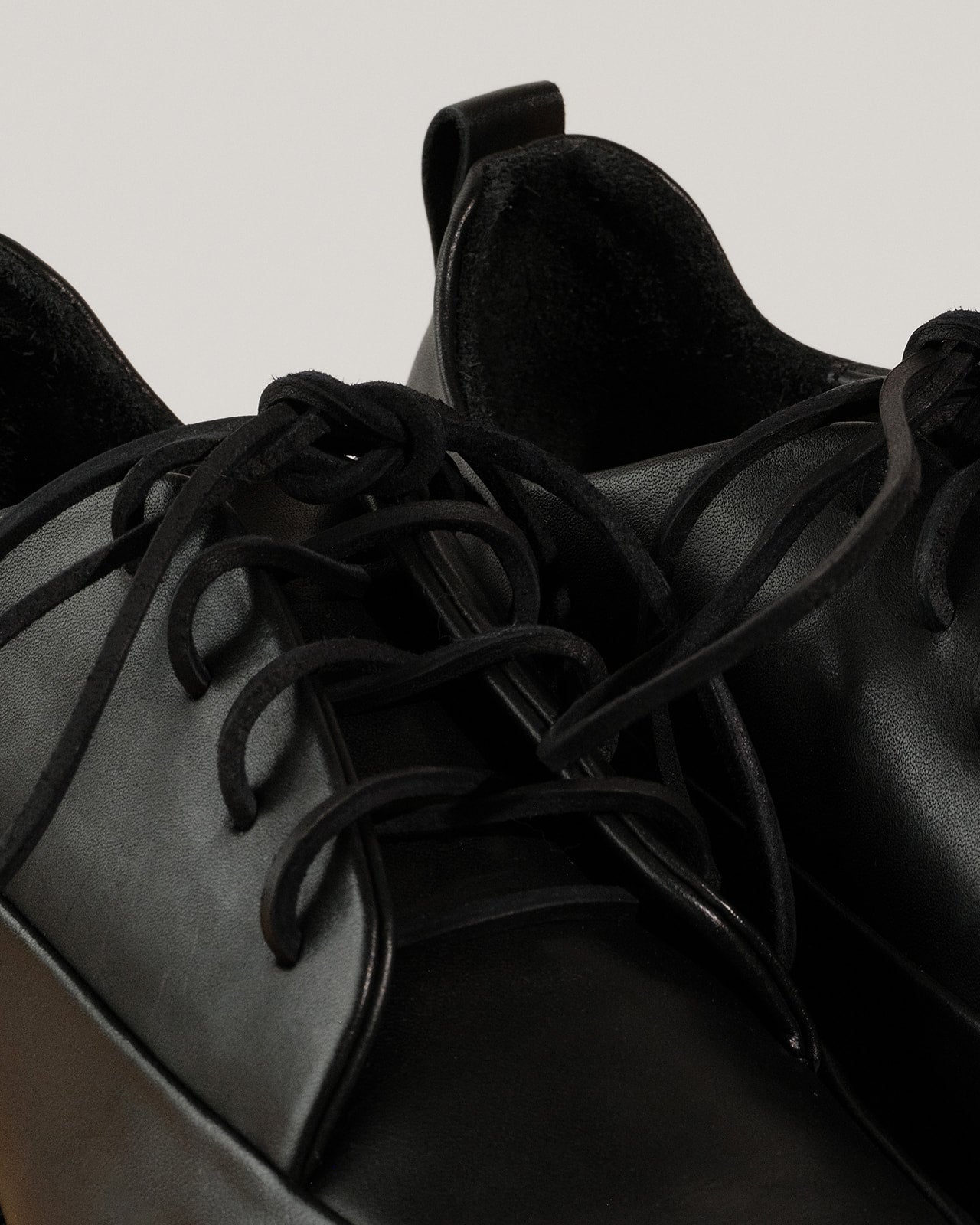PE1.1 [Laced Low Top Shoe] - Black