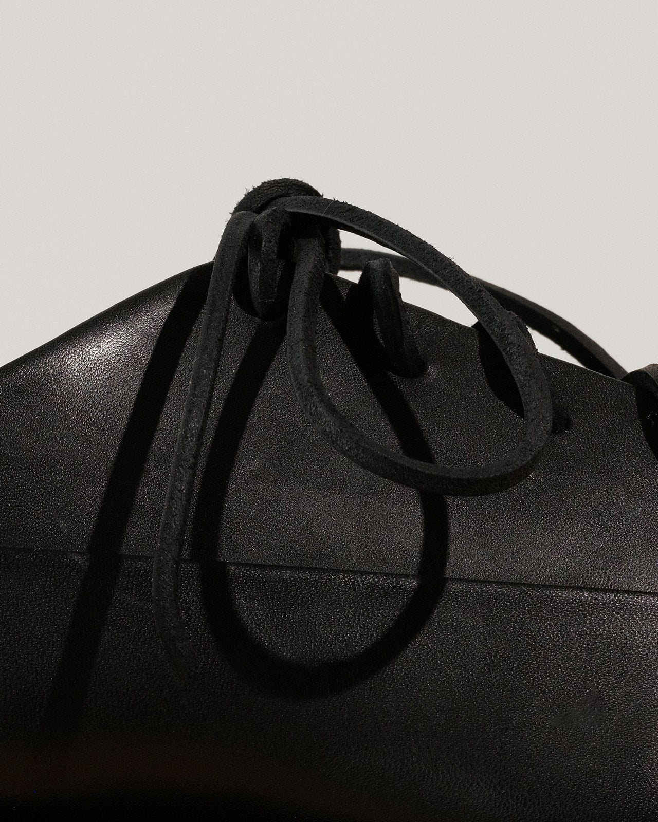 PE1.1 [Laced Low Top Shoe] - Black