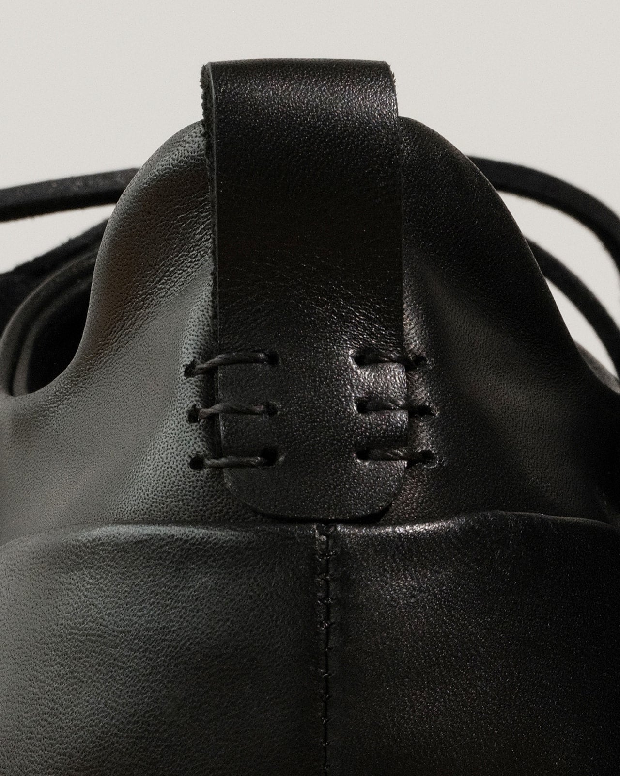 PE1.1 [Laced Low Top Shoe] - Black